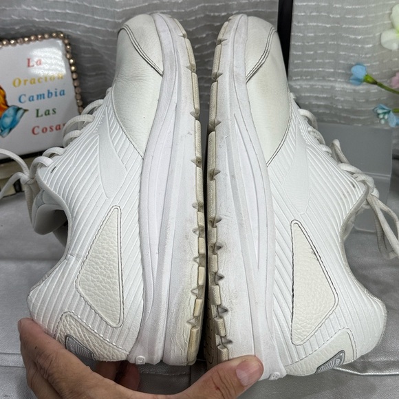 (E3) Brooks Addiction WLK Women's White Leather, Sneakers Size 10.5M D - Picture 6 of 12